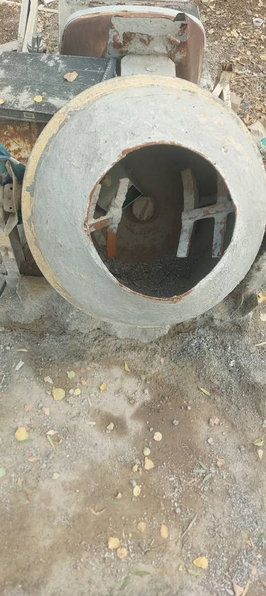 خباطه هايدروليك انكليزي شغاله عالفحص السعر ٧٥٠ مكان بغداد عويريج ***********
