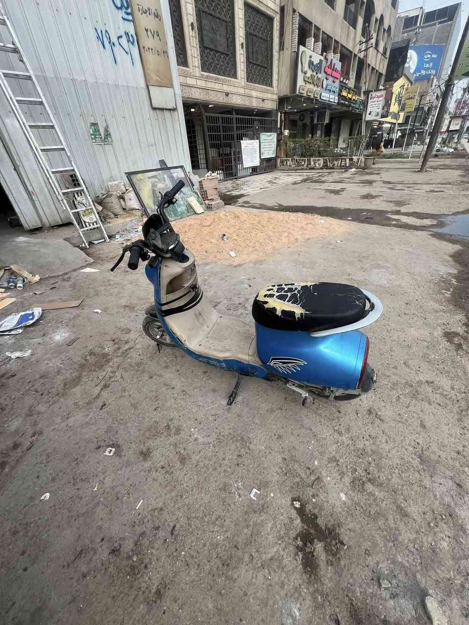 دراجه شحن مستعمله السعر ٢٠٠ بطاريات قويه  المامون بين تقاطع سيد الحليب و تقاطع الاردن الرقم ***********
