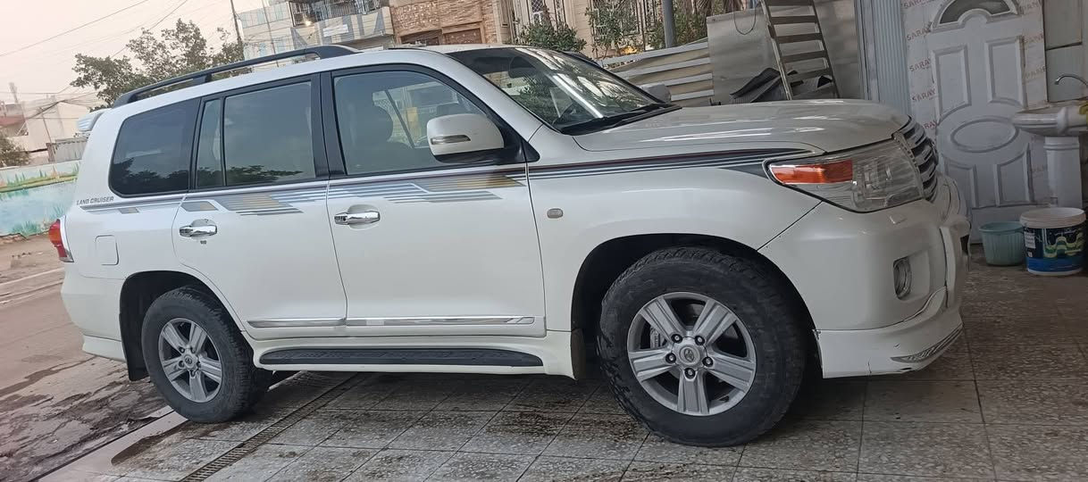 سلام عليكم لبيع لاند كروز موديل 9 كير عادي بيهه 4 قطع صبغ مكينه وكير تبريد مكفول صدر جديد بسمي سياره سعر 230 مراوس اراوس حسب قناعه بكاني بغداد شارع فلسطين ***********
