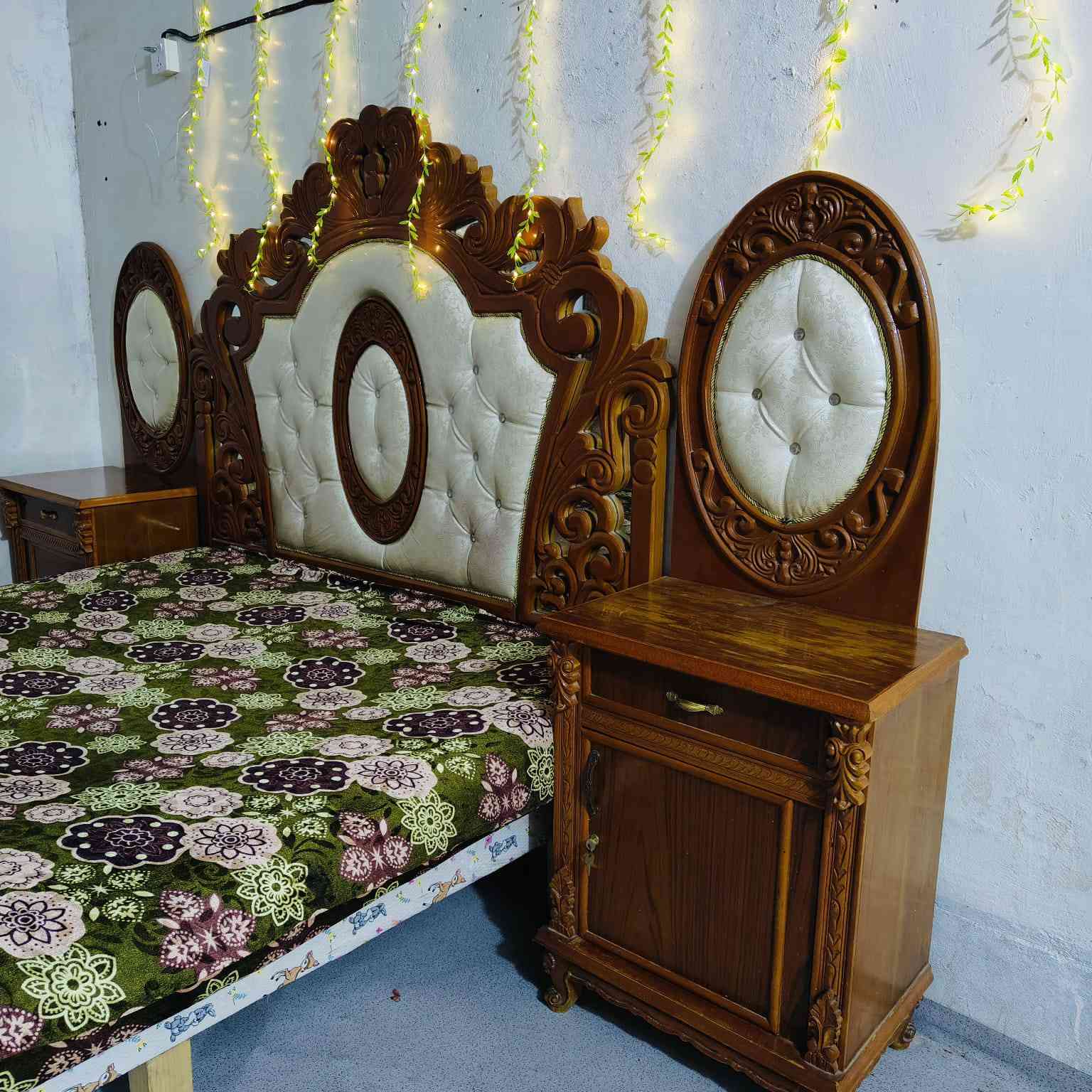 غرفه اخشاب عراقيه شغل درجه اولى السعر مليون وبيها مجال مكان حي البتول بغداد السياحي اي استفسار هذا رقم التليفون اني مكلف بالنشر***********
