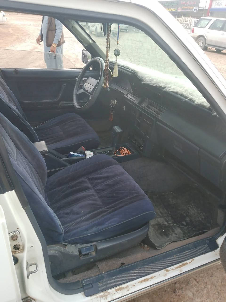 سوبر موديل 1987 
رقم بغدادانكليزي سنويه تنتهي لل2027 مكفوله من الضربه والصبغ والكص محرك وكير بلادي 6 سلندر تبريد شغال كهربائيات شغاله تخم تاير 5 ويل كب للاستفسار ***********
*********** السعر 65 شراي اخليك على راسي
