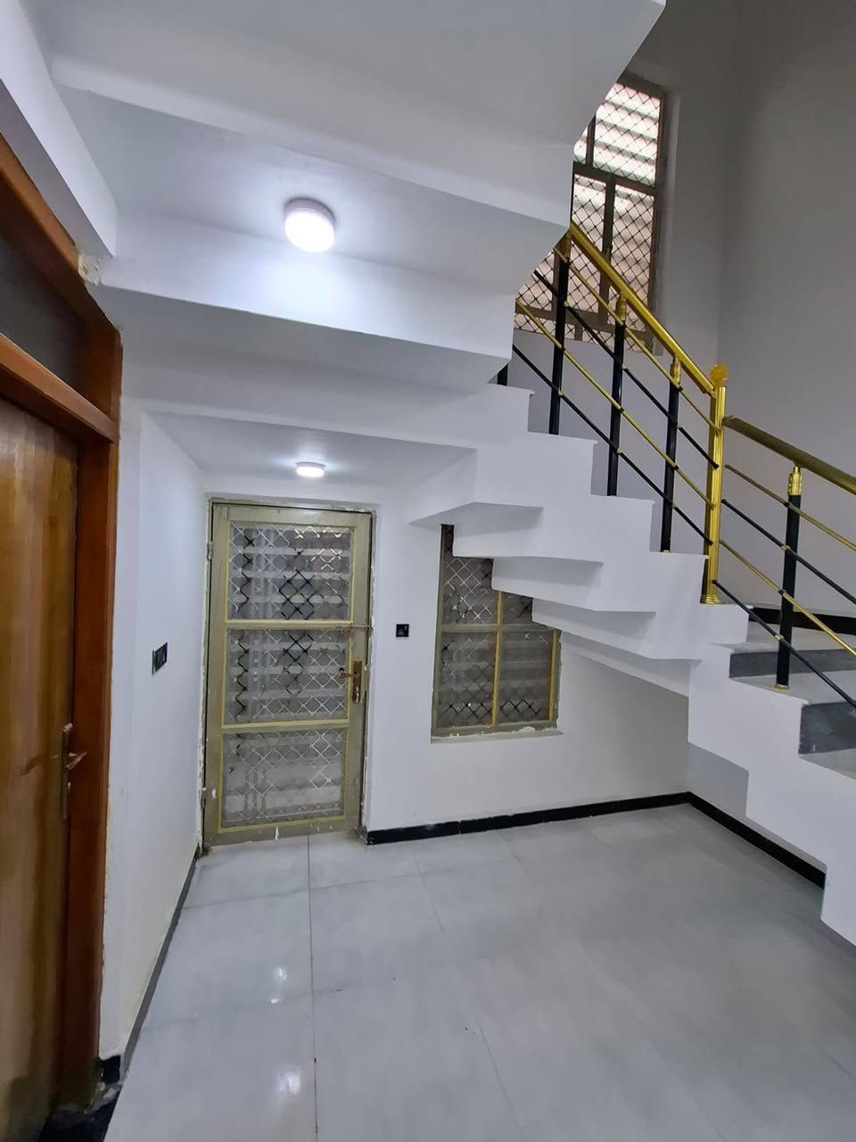 🏠دار سكن للبيع #مميز ثاني بيت عن الشارع جاهز غير مسكون
___
⭕العنوان : حي الزيتون 

-------------------------------------
✨كونكريت مسلح

♦️المساحة : 125م²
--------------------------------
✨ تفاصيل البيت ✨
____
⭕الطابق الأول : غرفه عدد ثنين استقبال وصاله ومطبخ ومجعين وصحيات ومناور وطارمه 

---+-+++

للاستفسار 
____
عنواننا ✍🏻
🔹شارع ستين مقابل صيدليه كبسولة

للاتصال ☎️
____
***********
