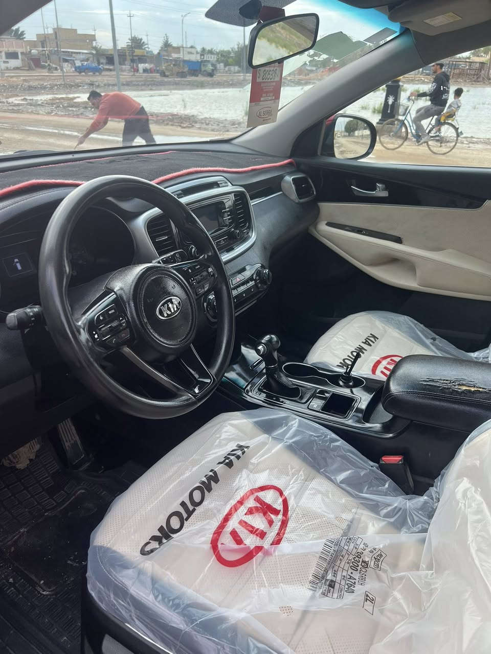 السلام عليكم سورنتو 2016 امريكي  4سلندر
رقم بغداد بسمي مداور ثاني يوم مكان السيار هو الديوانيه 
***********
سعر ١٦٠وبيها مجال
