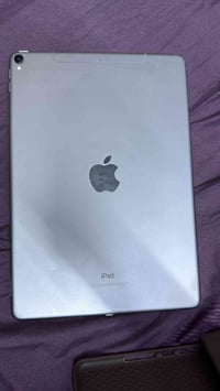 ايباد 10برو البيع ذاكرة 256بطارية فوك ال90الاستفسار 07767000654