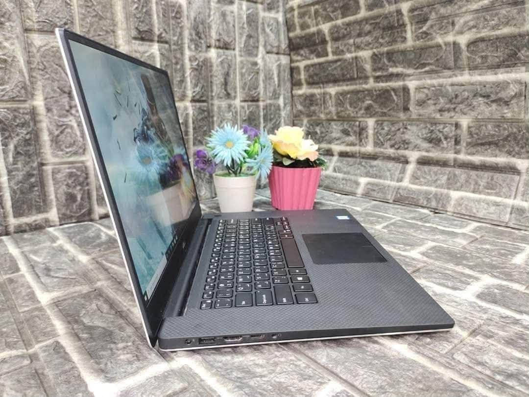 ✅ Dell  Precision 5530 Ultra Slim
من اقوي موديلات شركة ديل 

✅ CPU : Core i7-8850H @ 2.60 GHz 
معالج i7 جيل ثامن H

✅ Ram : 16G PC4 قابل للزيادة

✅ Hard : SSD  512G M.2 NVME
ممكن تركب هاردين في الجهاز و الهاردين ممكن تزود مساحتهم زي ما انت عايز

اللاب بيجي بكارتين شاشة 
✅ GPU 1 : NVIDIA Quadro P1000  4G DDR5
الكارت ٤ جيجا فعلي بيشغل الالعاب التقيلة و شغل الهندسة و الجرافيك العالي تقدر تشوف ليه مراجعه علي اليوتيوب

✅ GPU 0 : intel HD 630

✅ Screen : ips Full HD Frameless
الشاشة 15 بوصه ips.  بدقة Full HD بحواف صغيرة جدا
( 1920 x 1080 )

مداخل و مخارج اللاب✅
2 USB. & Type C للشحن و نقل الداتا & HDMi & SD 
Card & و فتحت السماعة زي الموبيل

✅ Charger Original 
اللاب بيجي معاه الشاحن الاصلي يعني شحن سرع جدا

✅ Keyboard : Backlight
كيبورد : موضيء شيك جدا

كاميرة,,وايرلس ,, واي فاي ,, بصمة عين ✅

✅Battery 
بطارية كبيرة بتقعد وقت كبير على الفيديو
فاتورة ضمان3شهور مختومه من الشركه ❤️
متوفر شحن لجميع المحافظات ♥️


**إذا كنت صاحب هذا الإعلان وتريد حذفه لأي سبب، رجاءا أرسل رسالة إلى الدعم الفني**