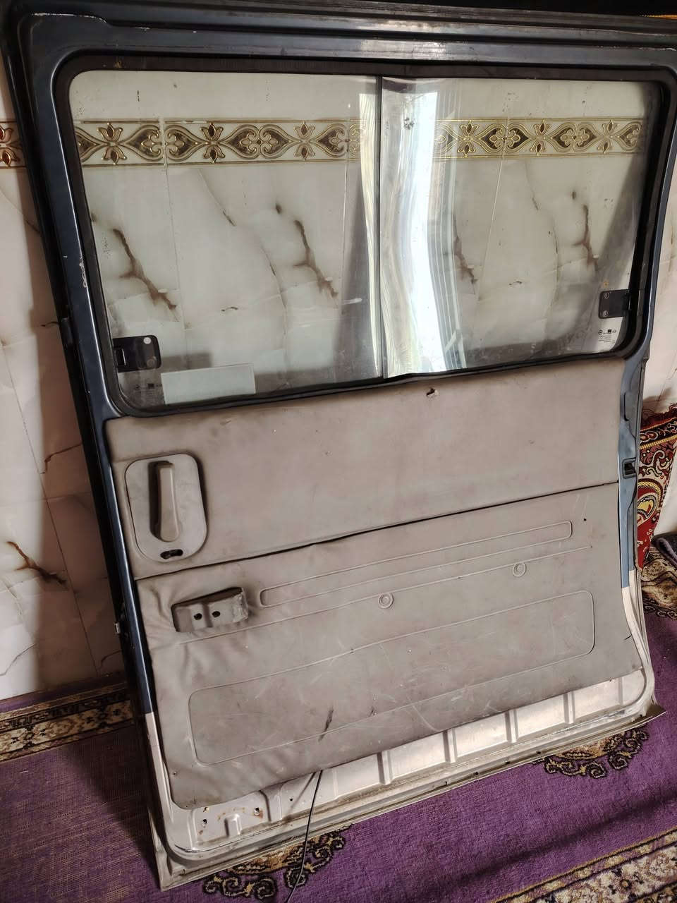 السلام عليكم
باب سيارة منغولي البيع
***********
