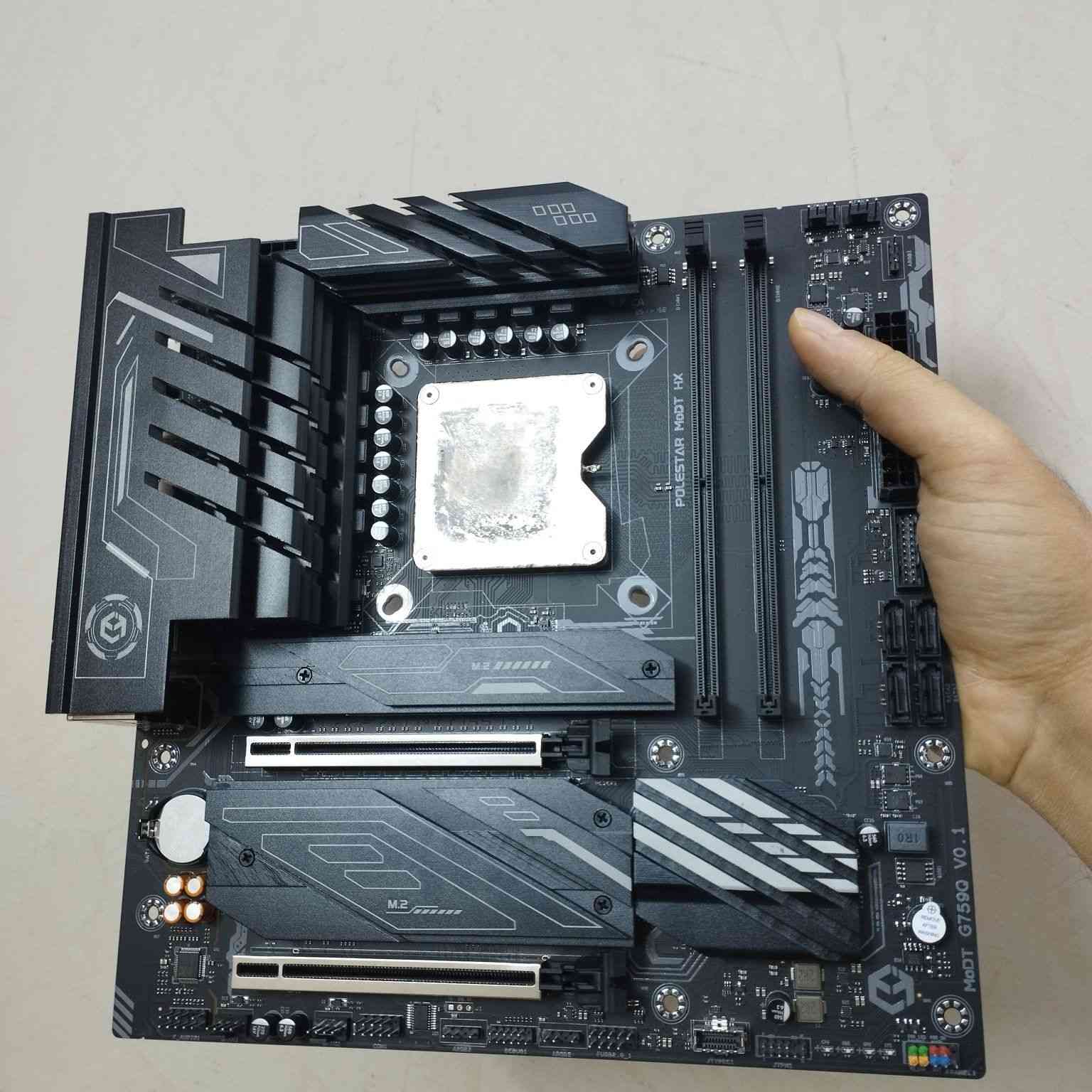 كومبو مذربورد ومعالج يجي ملحوم

ERYING I9 14900HX DDR5 جديد مفحوص 

للتواصل خاص او واتساب ***********
