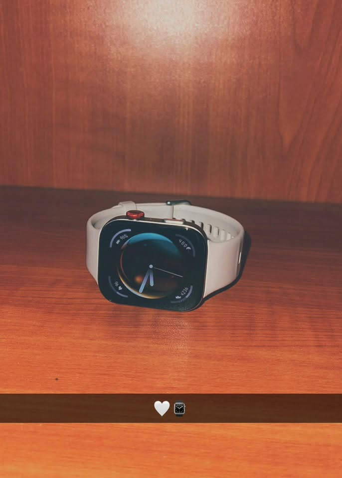 ساعة ⌚️Huawei Watch Fit 3

شاشة AMOLED بقياس 1.82 
الدقة: 480 × 408 بكسل
بطارية تدوم حتى 10 أيام 

الصحة واللياقة :

قياس معدل نبضات القلب على مدار اليوم
قياس نسبة الأكسجين في الدم 
نظام GPS مدمج لتتبع المشي والجري 
تتبع النوم 
قياس التوتر 

الاتصال :

دعم المكالمات عبر الهاتف 
استقبال اشعارات التطبيقات والرسائل
مستخدمة شي قليل نظافة 95%

السعر ( 100 )

*********** واتساب فقط
