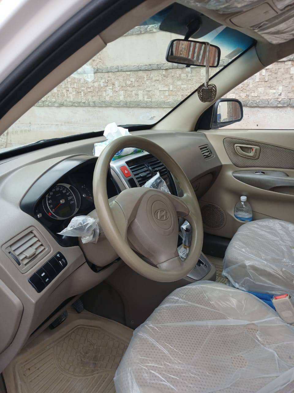 السلام عليكم توسان عشرة مكفولة كفالة عامة 2010 بأسمي رقم بغداد مكاني بغداد صدر جديد تخم تاير السعر 122رقم ***********
