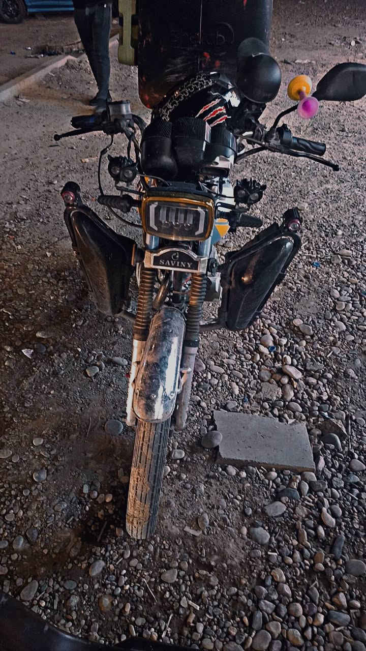 دراجه ايراني 200cc
كلجات جديدة شلعه معدل 
بريكات فول
دبلات خلفي امامي شغال
تايرات جدد كهربايات شغاله هندر سلف
بس لمكينه كايمه ودشبول ميشتغل باقي دراجه مكفول
رايده ب350 مكاني بغداد كرخ ***********

