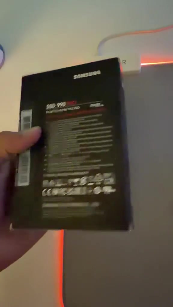 السلام عليكم 
هارد جديد ٤  تيرا 
🔥 للبيع | Samsung 990 PRO 4TB NVMe SSD 🔥

إذا تبحث عن واحد من أسرع أقراص الـ SSD المتوفرة حالياً، فهذا الخيار المناسب لك.

✅ Samsung 990 PRO
✅ السعة: 4TB
✅ PCIe Gen 4.0 NVMe M.2
✅ سرعة قراءة تصل إلى 7,450 MB/s
✅ سرعة كتابة تصل إلى 6,900 MB/s
✅ مثالي للألعاب، المونتاج، التصميم، وبرامج الذكاء الاصطناعي
✅ أداء قوي واستقرار عالي من سامسونج

ملاحظه جديد غير مستخدم 
اي احد يناسبة يراسلني 
متوفر توصيل


**إذا كنت صاحب هذا الإعلان وتريد حذفه لأي سبب، رجاءا أرسل رسالة إلى الدعم الفني**
