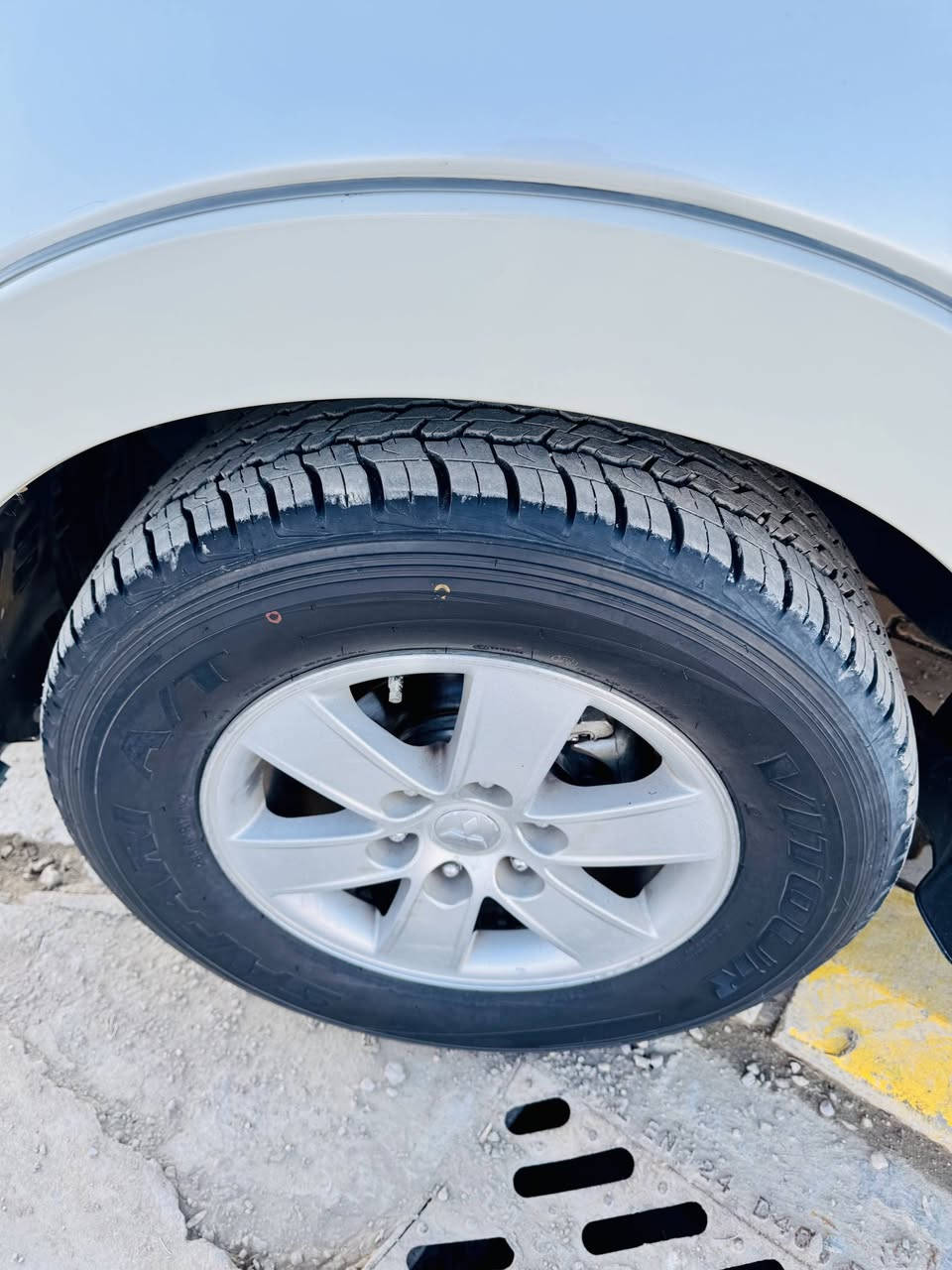 السلام عليكم
باجيرو 2008كفاله عامه من صبغ وضربه وتبديل وبارد 

محرك 6  سلندر 3000 مكفول من البخار والتنقيص والصوت وغير مفتوح 

گير مكفول تخم تاير جديد هس شادينه حداديه مكفوله جديدة كهربائيات كله شغاله تبريد ٣ قطع ثلج ٧ راكب  

سيارة جديدة وجاهزه من كلشي  مكان السياره كوت رقم السياره بابل الدولي الجديد وهزه جديدة 

منظومه غاز بيه سياره 

 للتواصل ***********
