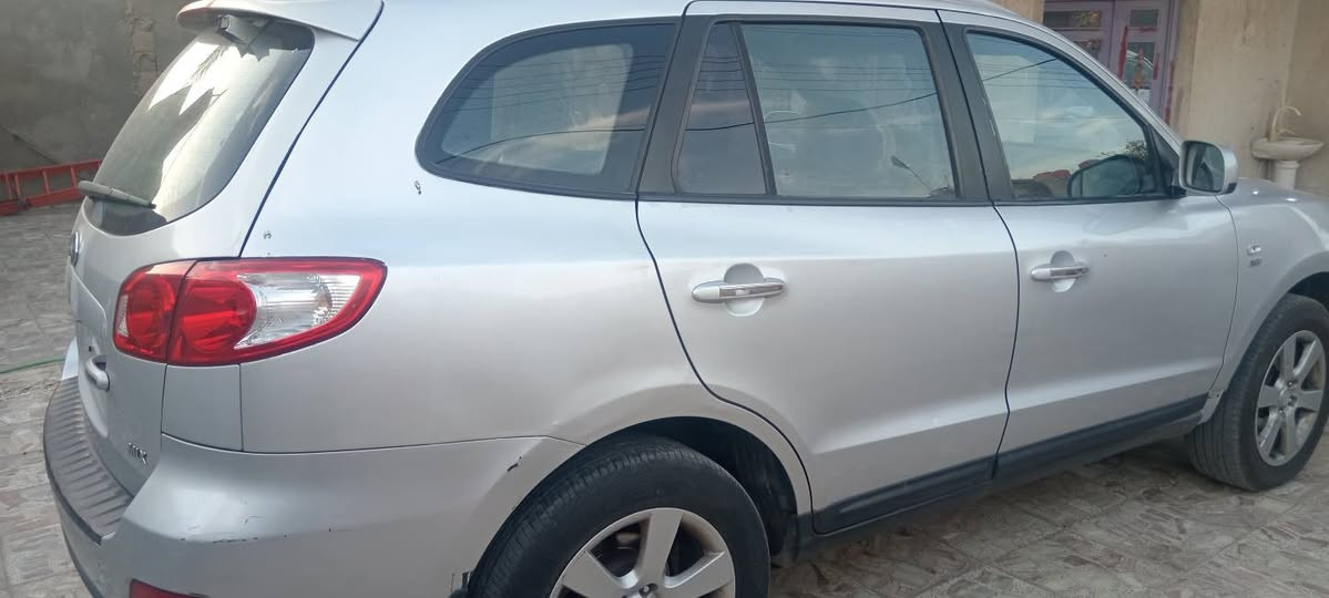 للبيع سنتافي موديل ٢٠٠٧ كصة جنطة متومه أربيل بيها حصه كاز بكل محافظة كشنات جلد تايرات تمام تبريد شغال مكينه سوبر كاز ٧ راكب سيارة جديدة مال جني سعر السيارة ٤٠ وبيها مجال حق الجية. مكان السيارة البصرة خور الزبير رقم الهاتف ***********
