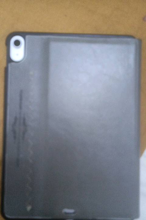 السلام عليكم ايباد 11 عادي A16جديد صارله شهر من ماخذه سعر كدامكم 475قفل عدد دورات 28 البطاريه 100 بعده شخط ما بي 