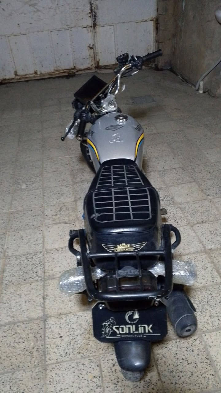 السلام عليكم دراجه سيفان موديل 25 دراجه كامله ما بيها اي نقص بصمات تشاير دشبول كله شغال ماكينه 200 دراجه خير من الله السعر 775 وبيها مجال بسيط المكان ديالى هبهب***********
