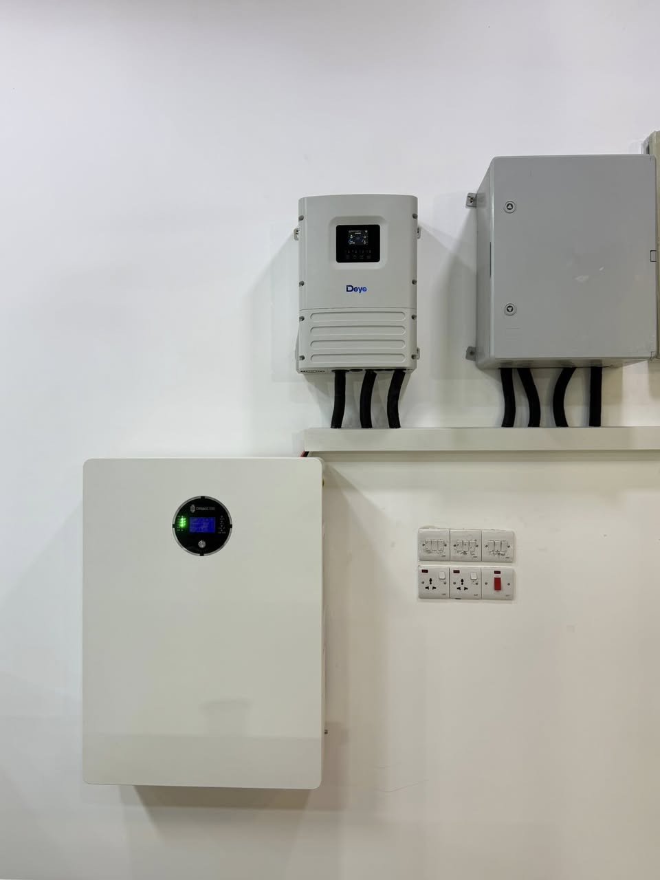 منظومة تجمع القوة والامان والراحة ⚡️
من افضل الشركات العالمية 🔋
تم تنصيب منظومة متكونة من (10A) ليلي ونهاري ⚡️
1-انفيرتر Deye حجم 6kv ضمان خمس سنوات
2-الواح حجم 620w ضمان 15 سنة
3-بطارية شيساج حجم 10kw ضمان خمس سنوات 🔋
4-بورد حماية متكامل 💡
5-حديد مغلون ضد الصدآ

يتوفر كادر هندسي متميز لنصب وصيانة المنظومات 👷🏻‍♂️

للاستسفار زيارة المكتب 📍
ديالى - خانقين - دارة كونارة - الشارع التجاري 
للاتصال ☎️
*********** م.عبدالرحمن
