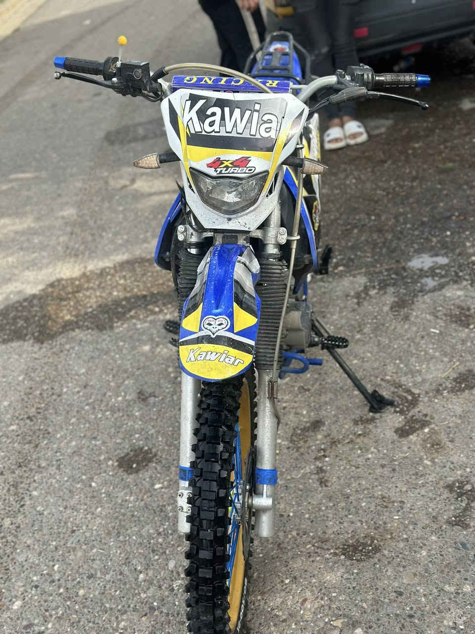 قفاز جديد موديل ٢٤ 
نكره سلف كله جديد 
مكينه ٢٥٠ 
كهربائيات كلها شغاله 
الدراجه بدون نقص 
***********
