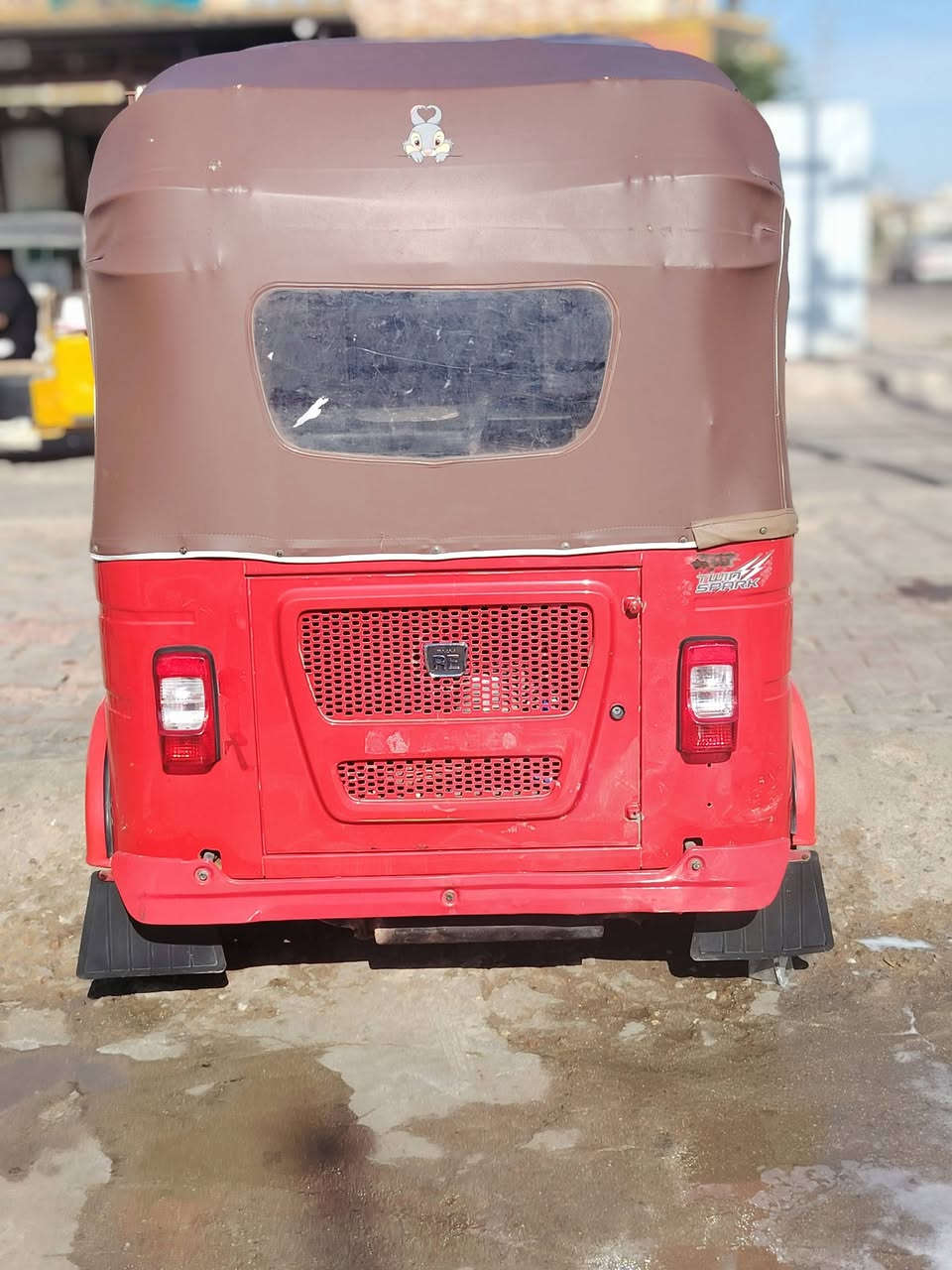 السلام عليكم تكتك مديل 22 شهر 6 وكيله شاكر تكتك ساحبيله هزه أوراقه كامله مال ترقيم بس ينفتح ترقيم تكتك كفاله من صبغ والمعجون وتنقيص وتبخير تكتك بيه دوشمه بيه مسجل تخم تاير الكهربائيات كله شغاله كلشي واضح يمك بالفيديو مكاني ميسان ناحية السلام شراي اتصل *********** خاص ما اجاوب
