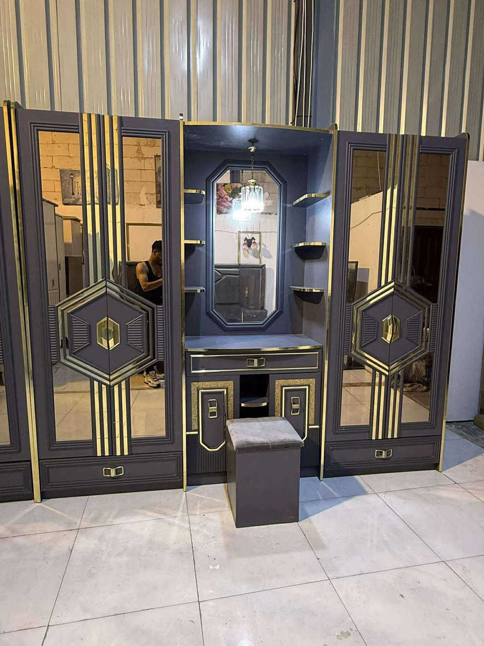 ✨ غرفة تركي 10قطع لون مميز تركي اصلي ✨
 سرير مخزن  ضهر بلوك
 قماش وتر بروف أصلي
✨ نظافة 95 /💯

🚚 شد ونقل مجاني داخل بغداد
📦 توصيل للمحافظات بكروه


**إذا كنت صاحب هذا الإعلان وتريد حذفه لأي سبب، رجاءا أرسل رسالة إلى الدعم الفني**