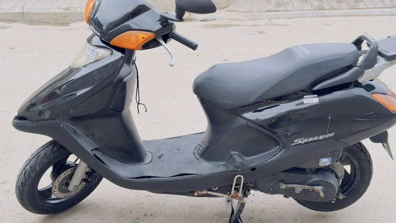 سلام عليكم دراجه سبيسي ياباني للبيع نضيفه مبيه اي نقص مفتوحه رايمر اول مرا سلف هندر
كهربائيات كله شغاله قفل جنطه قفل سكان 
العنوان الكوت الزهراء 
***********
