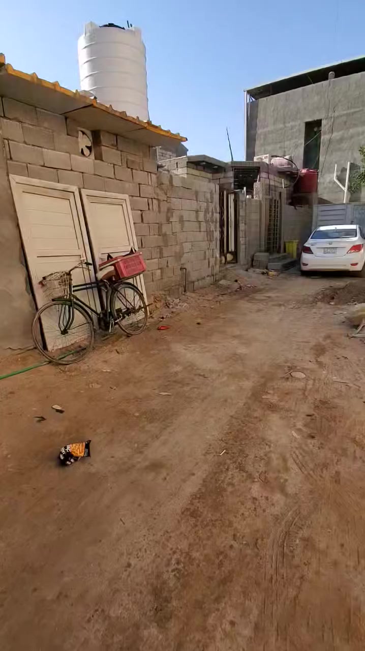 السلام عليكم بيت كرفان جاهز للسكن يتكون من غرفتين ومطبخ وصحيات وهول للأيجار فقط ناس محترمه للسكن
سعر ألايجار200الف قفل مكانه بعويسيان شارع القصرمنطقه كلش هادئه البيت جاهز من كلشي ومابي كل نقص للاستفسار***********
