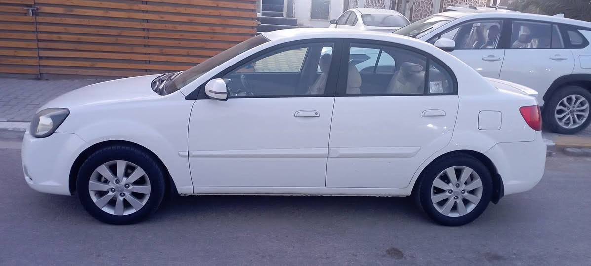 كيا ريو 2012 مكفولة محرك 1600 ماشيه 122جاهزة من كلشي محرك وگير وتبريد وحداديه مكفولات تخم تاير جديد السعر 97 وبيه مجال قليل مكان السيارة النجف للاستفسار ***********
