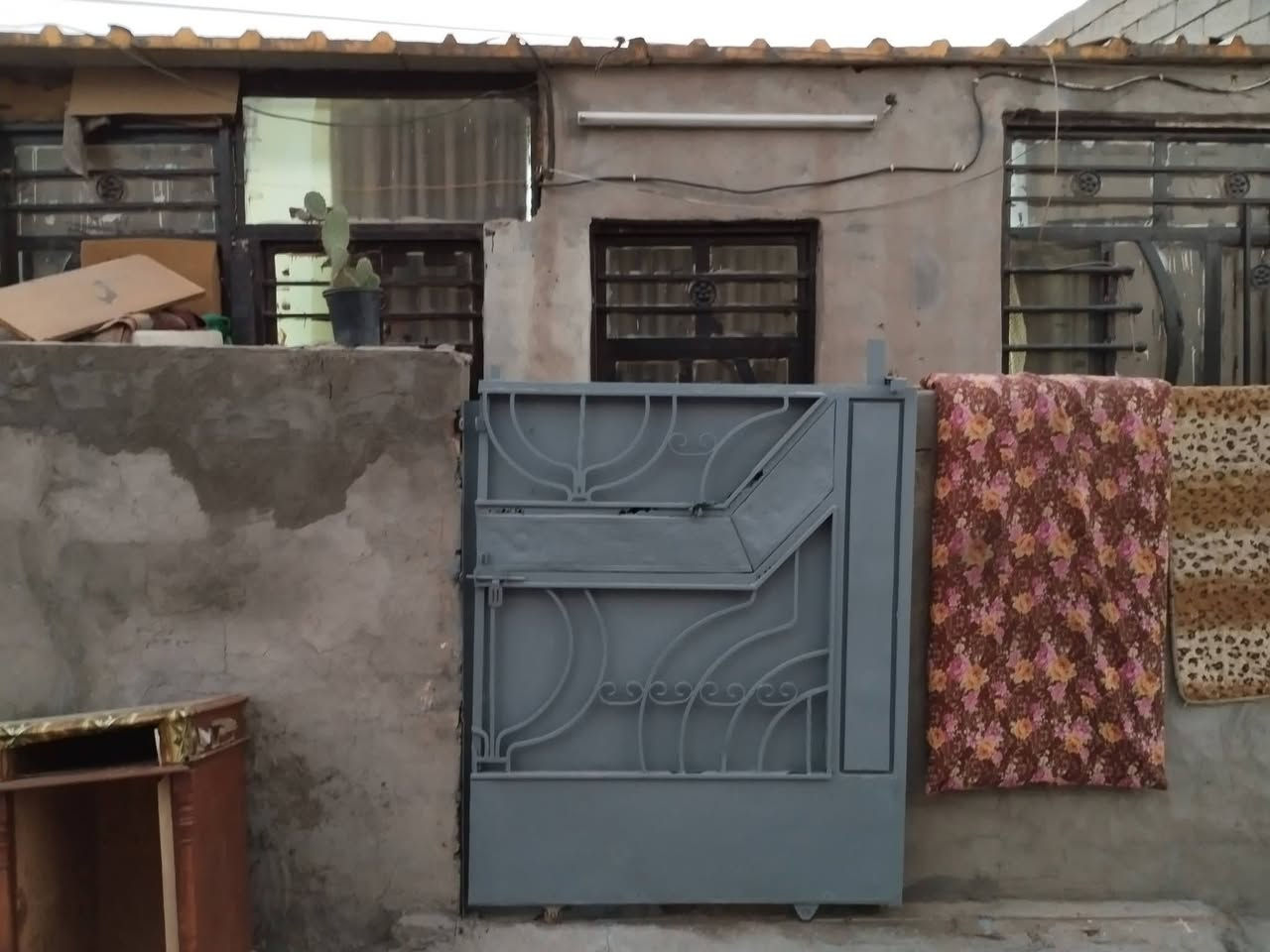 للبيع بيت 80 متر مربع سقف سندويج ابو دشير شارع خط النفط سند ٢٥ مكلف بل نشر *********** :*********** وجهه عله شارع خط النفط
