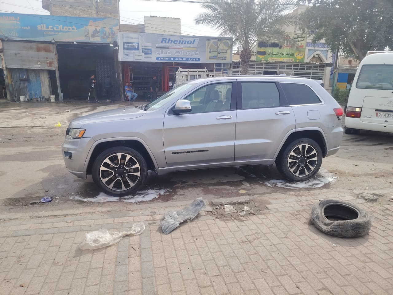 سلام عليكم جيب موديل 2017
مكان السياره بغداد مدينه الصدر
مكان الثاني ديالى خانقين 
السعر 210 وبيها مجال 
سيارة فول من عده الفتحه داخلها اسود
سنويه جديده لحد 2030
سياره بيها 4 قطع بدون ايرباكات
بابين وجاملغ جهت السايق
وجاملغ امامي جهت السكن
السياره ابيعلك ( صبغ احزام.)
السيارة مواصفاتها معروفها
كير محرك خير من الله
تبريد ثلج تخم تاير قبل شهر شادهن
للاستفسار الاتصال على الرقم ***********
