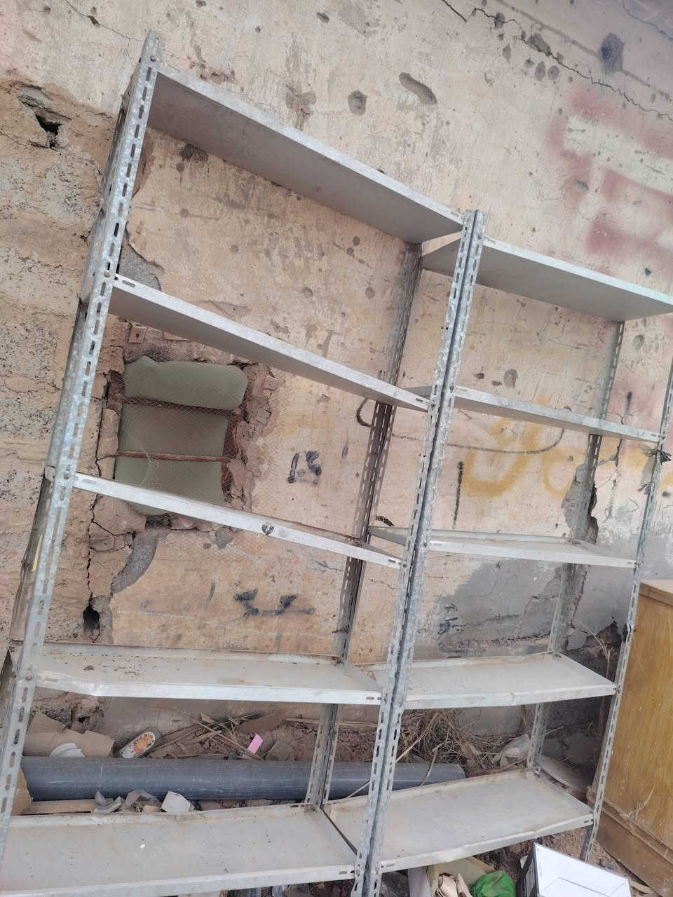 رفوف مستعمل اخو الجديد
للبيع
***********
العدد ١٢ رف
