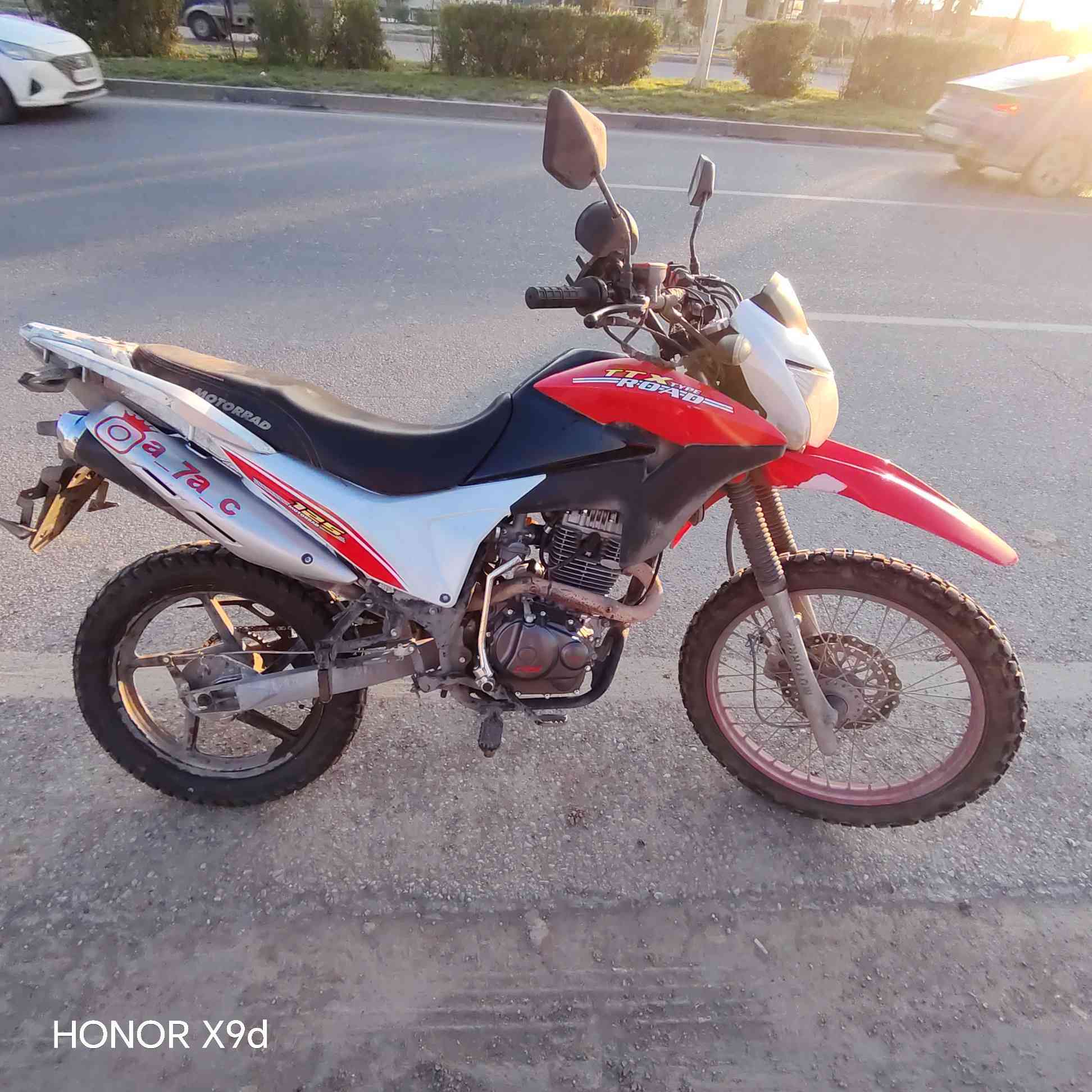 سلام عليكم 
شباب مطور قفاز هذه نوع 
مرقم دهوك سنويه عضم لي 2030
محرك جديدي بعدو بدهن شركه 300سيسي 
كهربايات فول شغله زوج تواير جديد 
لايت مال سياره الله وكيل 50الف شادو 
مطور كلشي ما يوجعه محور ويل على ويل كب وجوب ليس 
ويل الصلي موجود 
***********وتساب فقط او خاص على مسنجر 
السعر مليونين 400بي مجال الشرايه يدلل بس قساط ما ابيع
