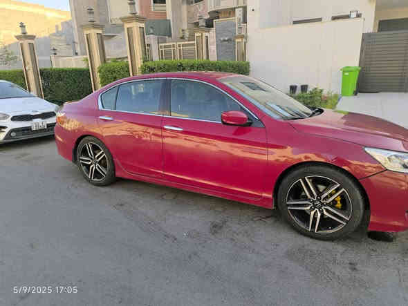 السلام عليكم 
للبيع او المراوس 
 هوندا اكورد موديل 17 سبورت 
محرك 2400 
ماشيه 150 ميل 
رقم دهوك جديد
كشنات تدفئة -كهرباء -جلد 
شفتات سرعه 
سعر 120 ورقة 
 للاستفسار 
***********
