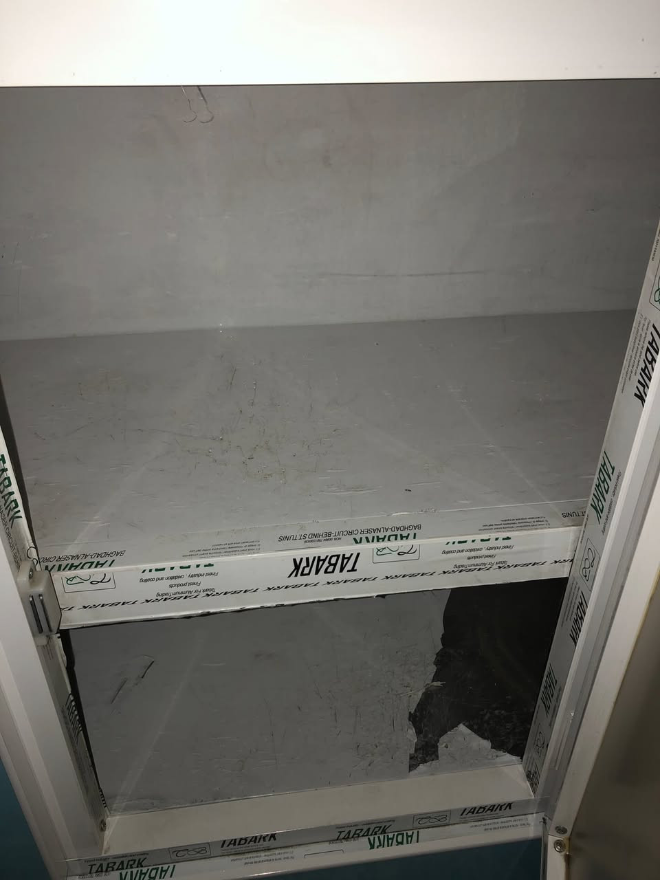 كاونتر نظيف جدا بعدة بجيس تفصال شغل درجة اولى قياس متر ونص السعر 250 متوفرة خدمة توصيل للاتصال ***********
