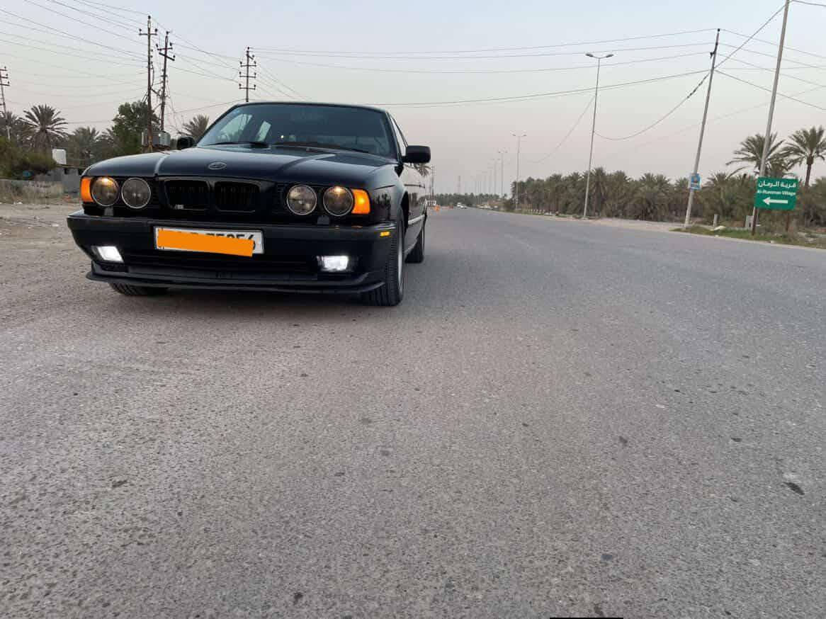 للبيع...
540  V8  1992 اصل بليته وسنويه 
صبغ عام جماليه فقط 
سلايد 
كشن كهرباء 
برده كهرباء 
السياره جاهزة للاخير بدون نقص 

السعر ٩٥ وبيه مجال 
مكان السياره بغداد المحموديه 
***********
