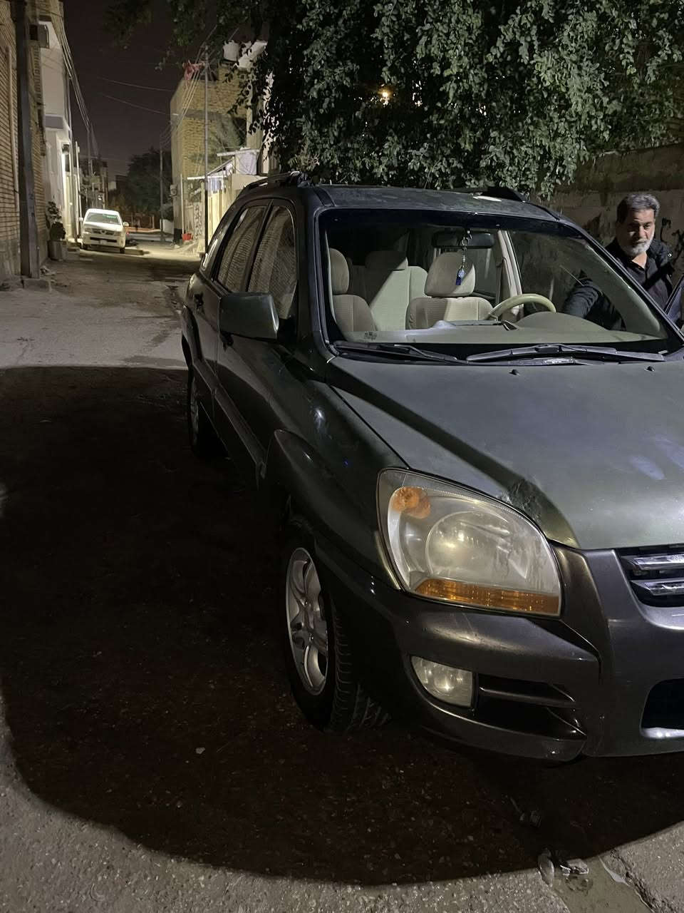 السلام عليكم
كية سبورتج 2006
السيارة مكفولة بس مبدل چاملغ امامي صفحت السدر يسرة والجنطة مبدلة
 شاشة اندرويد مصبوغة جمالية 
سعر 85 قفل رقم ذي قار خصوصي 
(***********)
باسم ابو زهراء
