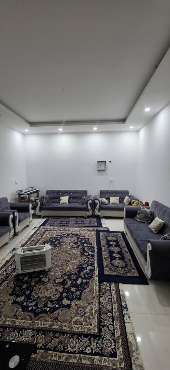 دار للبيع العنوان خانقين مجمع راسان 
المساحة ١٥٠م استقبال وصالة ومطبخ 
وغرفتين نوم وصحيات مخزن طابق 
الثاني مبلغ الكلي ٥٥٠ ورقه واصل ٣٣٠ 
باقي اقساط ماعدا الإستفادة للاستفسار 
مراجعة مكتب رابەر شارع المزرعة قرب 
جامع هداية ***********
