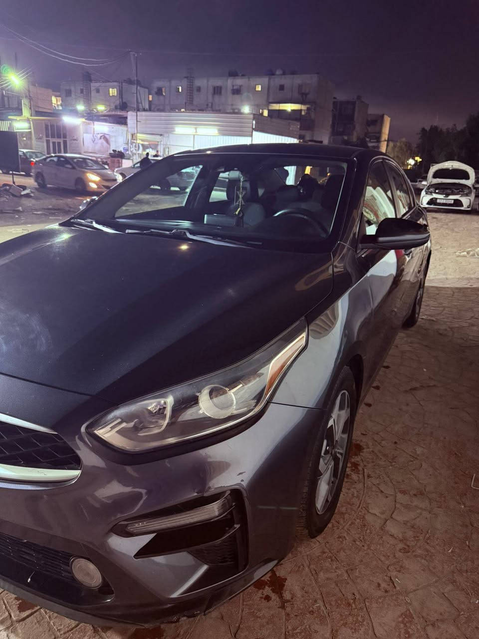 السلام عليكم
كيا فورتي 2019 
وارد امريكي كير at المرغوب 
لون رمادي ماشيه 90 
محرك ٢٠٠٠ دوش
السياره ب اسمي تحويل مباشر 
حادثها مرفق بالصور
عنواني بغداد ***********
السعر ب 120$
