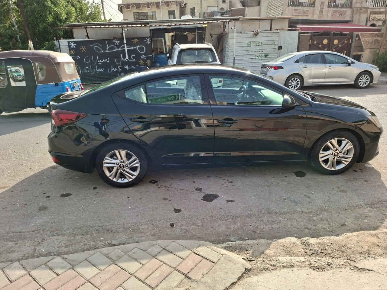 السلام عليكم سياره الانتره موديل 2019 سياره اكلين بدون اي حادث بيه فقط شبر بارد يم القبق مال البانزين  غيره ماكو السياره نضيفه الله شاهد تحديد مسار سياقه ذاتيه مكينه خير من الله سياره ربع متصرف عليه السعر 130 مكاني بغداد البياع وهاذه رقمي ***********
