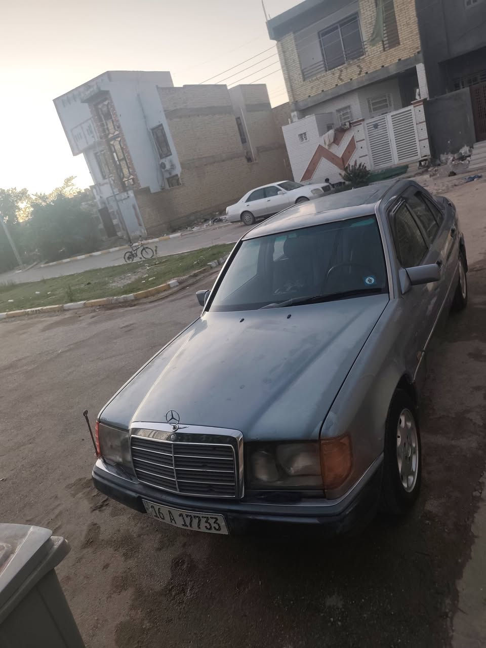 مرسيدس دب W124 لون أزرق سمائي   للبيع 🌹
السيارة بحالة جيده ومعتنى بيها 

✅ إجازة لغاية 31 بأسمي 

✅ قواعد سليمة بالكامل

✅ منظومة التبريد شغالة 

✅ محرك وكير كراون 2500 بحالة ممتازة

✅ اخليلها زيت  Liqui Moly فقط

✅ غرفتها نظيفة جداً ومرتبة

✅ الحداديه كلها مسويها مابيها نقص 

✅ أذانات مكينة أم الـ60 جديدة

✅ دبلات أمامية وخلفية أصلية جديدة

✅ بطارية جديدة

✅ كهربائيتها مضبوطة 

ملاحظه▪️ اكو بعض الخياسات ب الجاملغ والجنطه 

السعر: 45
 مكاني /ذي قار/ الشطره 

سبب البيع: أريد اجدد

للمهتمين مراسلتي على الخاص، او على الرقم *********** وتحياتي للجميع 🌹
