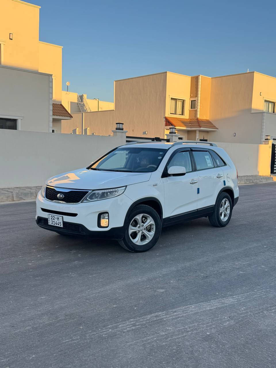 السلام عليكم للبيع كيا سورنتو 2014 خليجي محرك 4سلندر دوش مكفول من فتح ومن بخار السعر 128 رقم اربيل دولي بسمي سنويه وهزه جديده السياره بيه مكانات صبغ مكفوله من كلبه ومن تجيه مامفتوح بيه برغي  السياره جاهزه من كلشي محرك كير تبريد حداديه تخم تاير  7راكب دواخل بيجي 3قطع تبريد مكان السياره الديوانيه ***********
