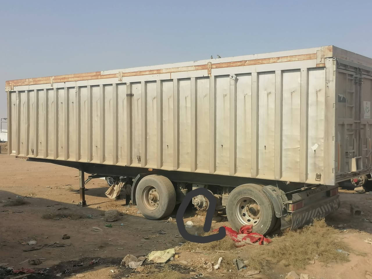 نساف فافون دنكير مدور ثلاث دنكير يرهم دبل تاير حمولة 47طن تلفون ***********
