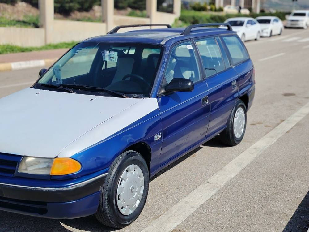 سڵاو ئۆپڵ ئیسترا مۆدێل 1992ئاڕم پلاستیک سلێمانی بەشەرتی ئەوەلیات و موس و بڕاوە نەبێت مەکینە 16قایشپان پاوەر تایەی باشە هیچ مەسرەفی نیە گێڕو مەکینەو تەقەوڕەقە بەشەرت دەعی نیە شانو سەقفی هیچی پێوە نیە بەنزین زۆر کەم ئەخوات ماڵی دۆستە ژ.م0770227 9864 سعر 28گەڵا *********** ئەگەر مشتەریت تێل بکە تکایە مەسج مەنێرن السليمانية, العراق
