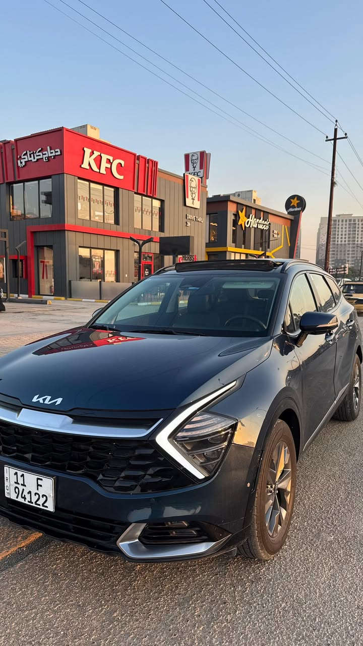 كيا سبورتج SX  2025 بريستيج هايبرد – أعلى فئة (Hybrid SX Prestige)كامل مواصفات لون مميز

وارد امريكي

حادث خفيف جاملغ امامي فقط مبدل بقطعة بلادية نفس اللون  مطابق وكل المعلومات موجودة

صور للحادث مُرفقة بل منشور  

 محرك 1.6 لتر توربو + نظام هجين كهربائي (هايبرد)                              

ناقل حركة 6 سرعات أوتوماتيك مع نظام Shift-by-Wire 

 دفع رباعي AWD قياسي 

بطارية ليثيوم أيون لمساعدة الهايبرد   

استهلاك وقود ممتاز اكثر من 700كم للتفويلة
       

نظام تثبيت سرعة ذكي + Adaptive Cruise Control 

نظام مساعدة تجنب الاصطدام (رادار)الأمامي + تحذير    المشاة  

تشغيل كاميرا امامية تلقائي ￼

 نظام مراقبة النقطة العمياء Blind-Spot Assist ￼

 كاميرا محيطية 360° + حساسات أمامية وخلفية ￼

 نظام الحفاظ على المسار + مراقبة السائق ￼

 نظام فرامل ABS + Hill-Hold + Assist 

شاشة معلومات وترفيه كبيرة + 2 شاشات أمامية 
Apple CarPlay + Android Auto       

 نظام ملاحة مدمج مع شاحن لا سلكي￼

 مكيف هواء أوتوماتيكي مزدوج المناطق 
Sunroof / Moonroofسقف بانورامي￼

 مفتاح ذكي + زر تشغيل مع تقديم وترجع عن بعد  ￼

 نظام صوتي هارمن كاردن  

دشبول كاربون فايبر بلادي

مصابيح LED تلقائية مع تشغيل/إطفاء أوتوماتيكي

 مرايا جانبية مع إشارات LED 

باب خلفي كهربائي Hands-Free 

5 مقاعد فاخرة مريحة جدًا للسائق والركاب

   مقاعد أمامية كهربائية بالكامل مع ذاكرة للسائق (Driver Memory) حفظ وضعيتين للجلوس￼

مقاعد أمامية وخلفية من الجلد مُدفأة ومهواة (Heating & Ventilation) للراحة في الصيف والشتاء.  ￼

 تنظيم دعم القطنية 10-way (السائق) لتحسين وضعية الظهر في الرحلات الطويلة.  ￼

 المقصورة الداخلية بلون أسود أنيق مع لمسات معدنية ولمسات Piano Black 

عجلة قيادة جلدية مدفأة مع أزرار تحكم ذكية للميديا والرحلات مع هزاز للتحذير 

 ￼زر تشغيل ذكي + دخول بدون مفتاح (Keyless Entry/Start).  ￼مساحات تخزين متعددة: في الأبواب، تحت الذراع، حاملات أكواب، ومساحة تخزين كبيرة.  ￼

صندوق حفظ نظارات + مخارج USB/12V متعددة في الأمام والخلف.  ￼

مرايا مكبرة مع إضاءة للراكب والسائق على الستائر الواقية.  

اربع وضعيات للقيادة ايكو سبورت سمارت سنو

لمعرفة السعر أتصل  ***********
