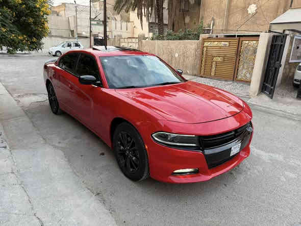 جارجر بلاك توب SXT سوبر تراك موديل 23 لاصدار الاخير فول موصفات و لون مميز احمر طماطه 
بدون اي صبغ 
ضرر مالته حافه بنيد فقط و مبدل ابلادي نفس لون مطابق و باقي سياره مكفول 
سياره موجوده ب بغداد حي لاعلام كامله مكمله من كلشي باقي بس ع رقم 
ماشيه 22 الف شرط تراي مال زيرو 
موصفات 
بصمه و تشغيل عن بعد 
سلايد روف 
حساس خلفي 
شاشه كبيره 
كشن كهرباء 
فور ويل 
كامره ع بغ 
تحكم ستيرن 
محرك 3.600 سته سلندر 
رقمي ***********

