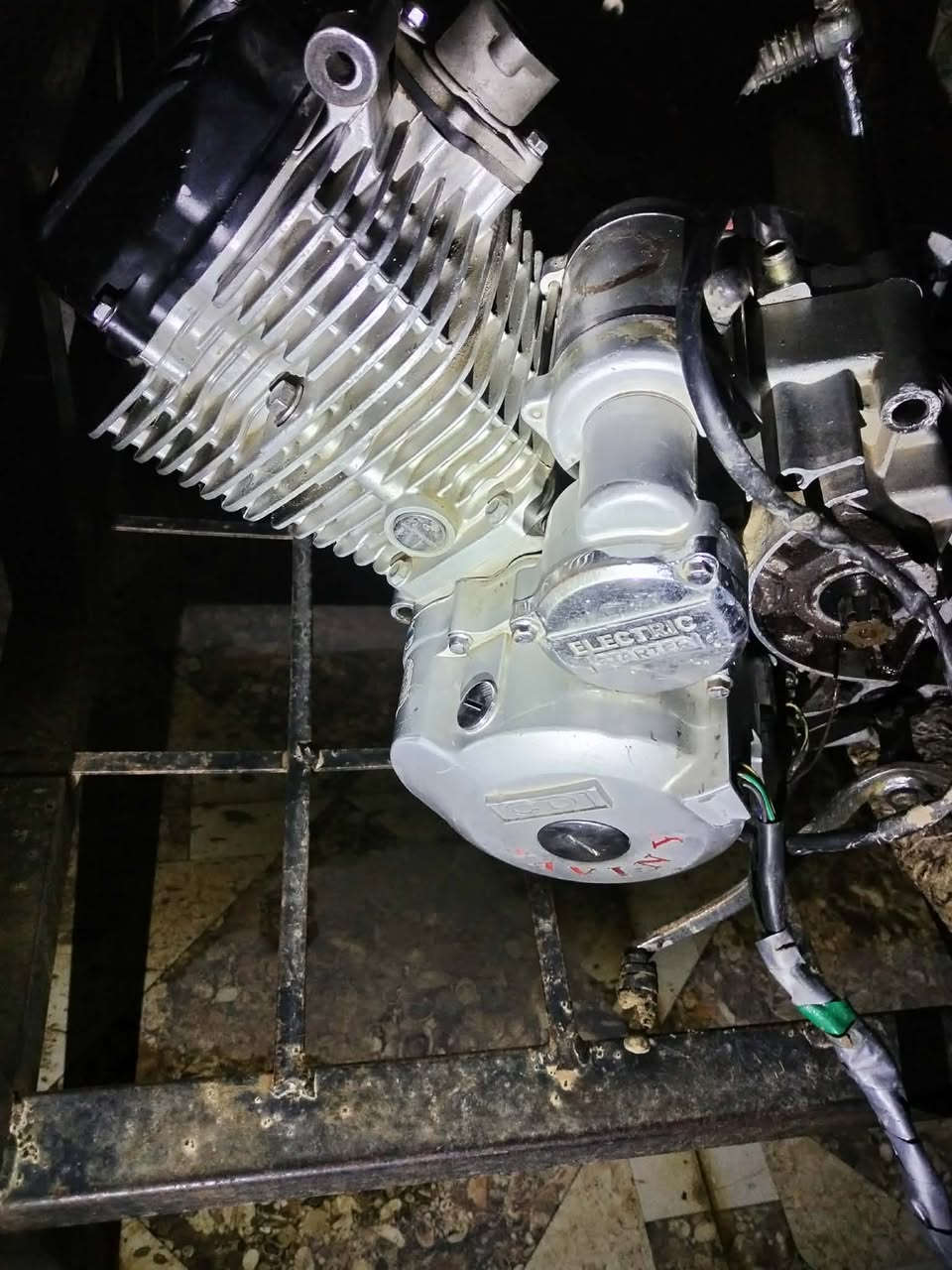 اسلام عليكم محرك سيفان مديل 2021 باب اول شغال سلف شغال صوت اخرس فقط يعوزو قاعدة مال تبريد السعر خاص او الاتصال على الرقم ***********
