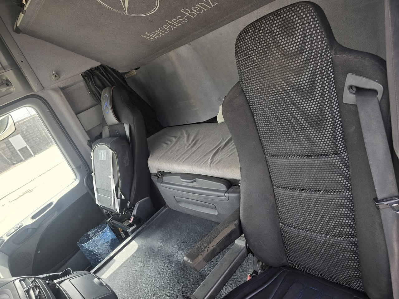 أكتروس ميكه ٢٠١٢ رقم جديد هزه جديده موجوده بالبصره 
*********** السعر ٥ونص قفل
