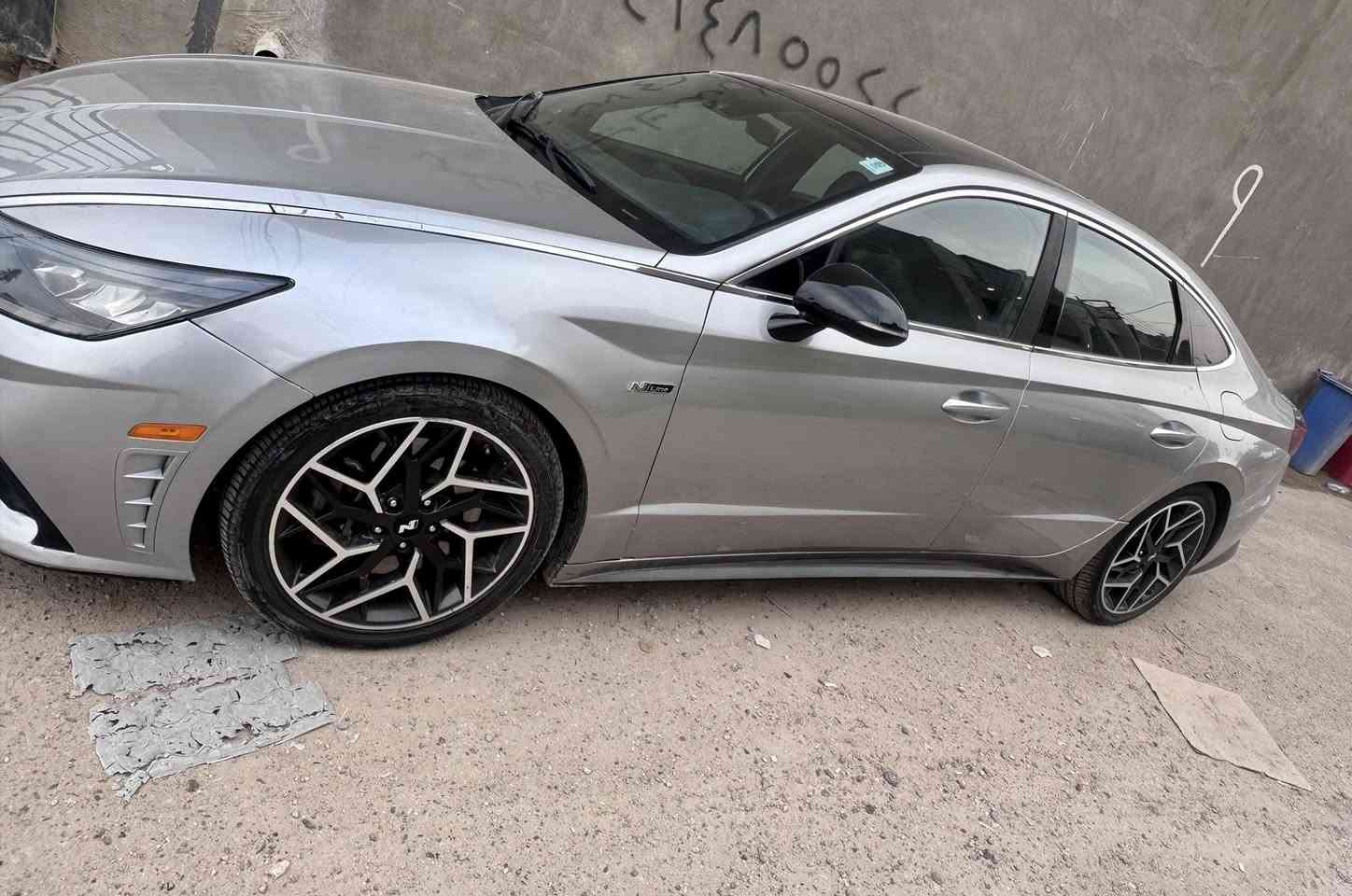 السلام عليكم لبيع او مراوس
هيونداي سوناتا أن لاين (N Line) امريكي
المحرك: 2,500 تيربو 290hp 
سنة الصنع: 2021
الممشى: 95 ألف كيلو 
اللون : رصاصي 
المواصفات: اعلى فئة Nline
- فتحة سقف بانوراما
- حساسات
- رادار جانبي ، رادار امامي ، رادارات جانبية
- نقاط عمياء
- قيادة آلية ، محدد سرعة ، تحديد الخروج عن المسار
- 4 وضعيات قيادة
- شفتات بالستيرن
- تشغيل عن بعد
- اوتو هولد
- سايد بريك بصمة
- كامرة خلفية دوارة
- مقاعد كهربائية ، كنتارا وجلد بختم N line
- تدفئة و تبريد قطعتين
تدفئة كشنات امامي
- شحن لاسلكي
- سستم صوت Bose
- ابل كار بلي و اندرويد اوتو
حادثها: موضح بلمنشور 
 اللوحة: رقم بغداد هزه وسنوية جديدة 
مكانة السيارة: بغداد 
 الرقم:***********
