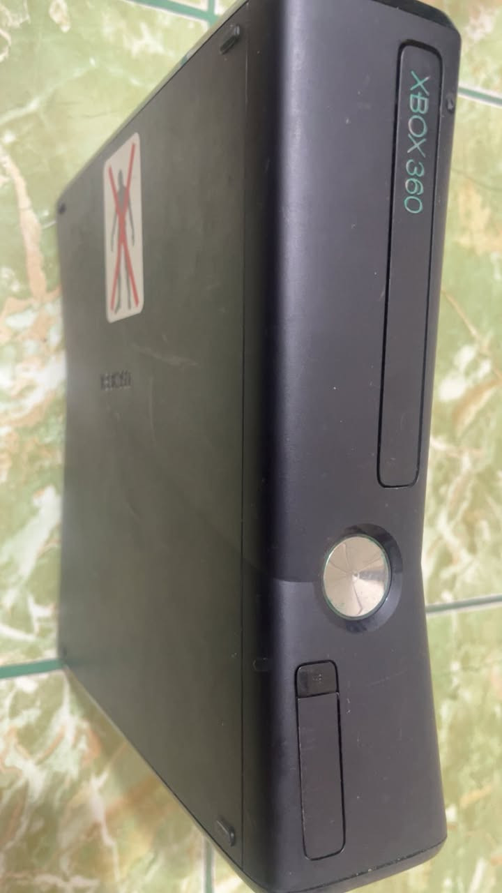 السلام عليكم

لبيع جهاز XBOX 360 سليم مستعمل
جهاز نظافة جيدة
هارد العاب (بيس ، فيفا ، gta5 , gta4 , gta san andreas , بتلفيلد ، وكول اوف ديوتي ، وWWI والعاب مميزه ... والهارد مساحته عالية بحيث تكدر تنزل العاب اضافية ) 
جوستك مع كيبل واحد وجوستك اضافي
وجهاز كامل ملحقات  
السعر 125الف وبي مجال وفحص قبل الشراء 

رقم تواصل :- ***********

