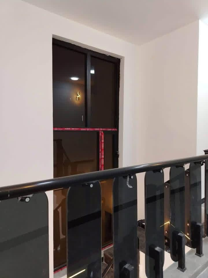 للبيع 100 م بناء حديث وتصميم متكامل! 🏠✨
الموقع: حي الجهاد - منطقة الأمانة (خلف الشارع العام مباشرةً - موقع مميز ).

المساحة: 100 متر مربع (واجهة 5م × نزال 20م).

نوع العقار: طابو ملك صرف (سند جاهز).

التصميم الداخلي:

3 غرف نوم مريحة.

صالة استقبال واسعة ومطبخ حديث.

حمامات عدد 2 + منور لتهوية مثالية.

بيتونة وسطحين (استغلال ذكي للمساحات).

المواصفات الفنية:

أرضيات مرمر فاخرة.

أبواب "قاصة" تركي توفر أعلى درجات الأمان.

شبابيك ألمنيوم (سلايت ومفصلي) لعزل ممتاز.

المنزل جاهز للسكن الفوري ولا يحتاج لأي مصاريف إضافية!

📍 للتواصل والاستفسار:

اتصال أو واتساب: ***********.
