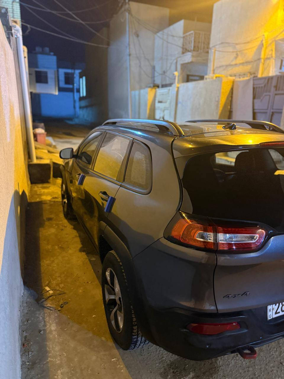 السلام عليكم
جيب شيروكي بزون تريل هوك فول مواصفات( 2018 )
للبيع فقط ب 145ورقة بدون مراوس
 رقم نجف باسمي تحويل مباشر
مكانه في العماره 

المواصفات 
...........................
دفع رباعي 4x4
محرك 4سلندر 2400
وضعيات قيادة متعددة
هندبريك بصمة
شاشة جبيرة
كاميرا دوارة
حساس خلفي
كشن السائق كهرباء جلد حاضنة
كشن تدفئة تبريد
كشن ميموري خزن حركتين
فتحة سقف على طول السياره
رادار مري جانبي
اشارة مري جانبية
مري قلاب عند الرجوع 
شفتات ستيرن
تاير صحراوي جبلي
جنطة كهرباء 
جنطة بصمة ايظاً 
تشغيل عن بعد
ابواب بصمة
سبير ويل جديد
هوكات سحب امامي وخلفي.
صور الحادث بالمنشور 
مكاني ( العماره قطاع شارع المدارس) للاستفسار اكثر
رقم الهاتف ***********
