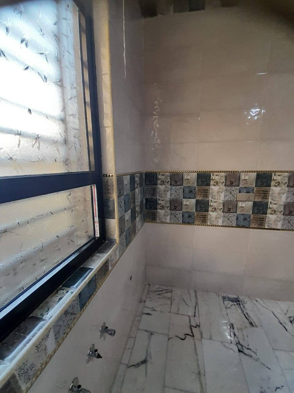 السلام عليكم ورحمة الله وبركاته دار للبيع بلبوبيات مجمع ال ثابت السكني مساحته ١٢٨ متر بناء حديث درجه اولى المجمع خدمات كامله عامود ٤٦ السعر  جوه سعر المنطقه بيع مستعجل تعال شوف المنطقه واسئل جوه سعرهه انبيع ***********
